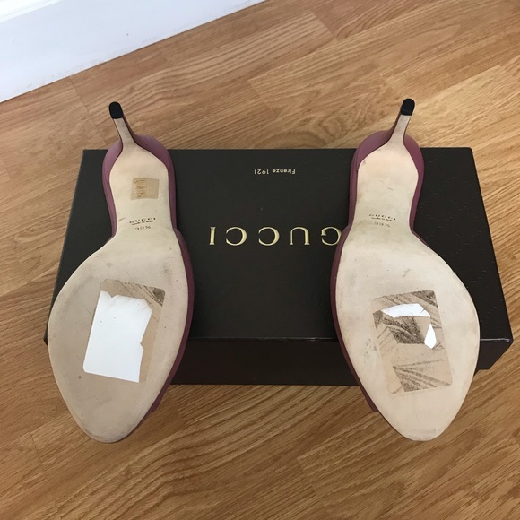 Gucci Embossed Sandals - Picture 6 of 8